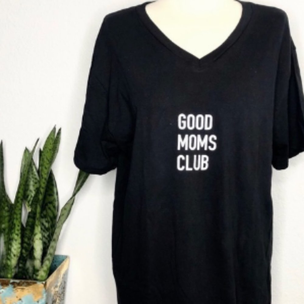 Custom Mom black tee size L